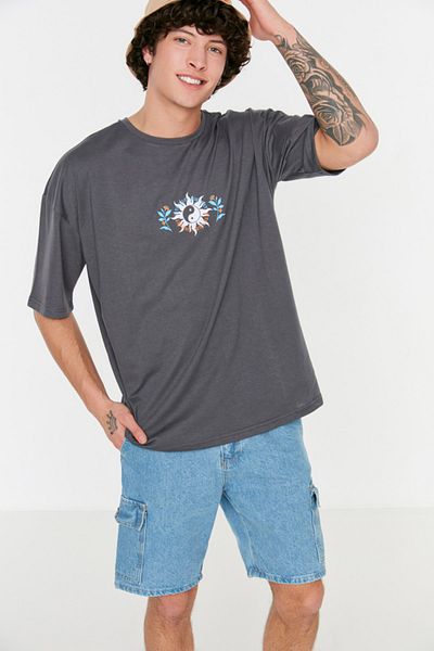 Trendyol Collection Anthrazitfarbenes, bedrucktes Oversize-T-Shirt – kurze Ärmel TMNSS22TS0282