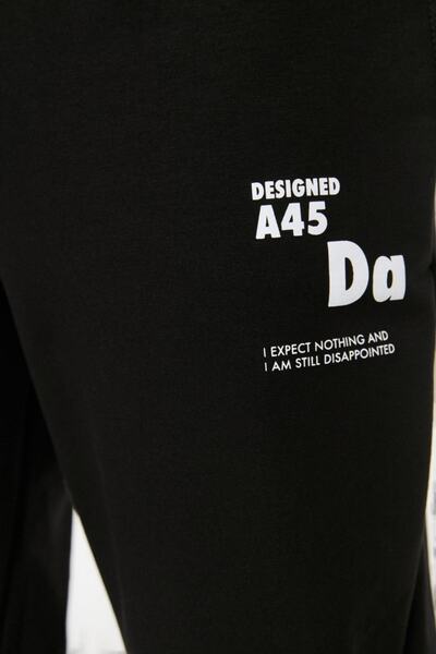 Trendyol Collection ΚΕΙΜΕΝΟ Εκτυπωμένο Μαύρο Φούτερ - Κανονική κοπή, πόδι από καουτσούκ TMNSS22EA0150