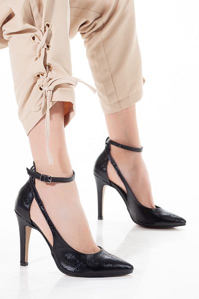 LİLLA Pantofi negri din piele lăcuită cu toc stiletto de damă
