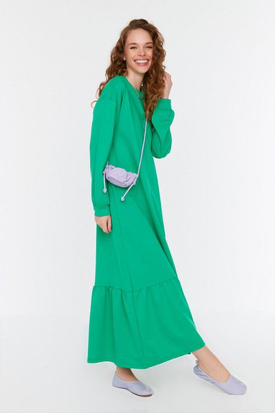 Trendyol Modest Grünes Strickkleid mit Rundhalsausschnitt und Raffung TCTSS22EL00000