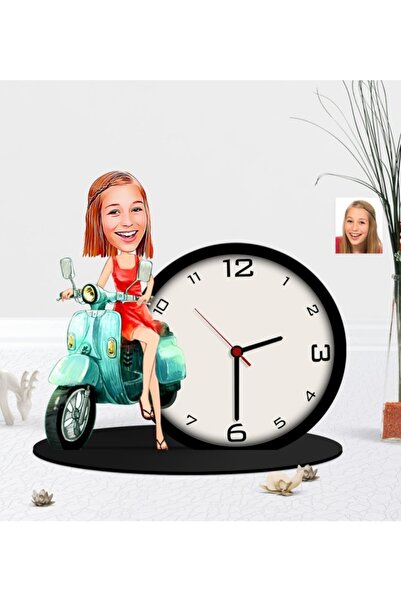 BK Kişiye Özel Motorcu Kız Karikatürlü Ahşap Biblo Masa Saati