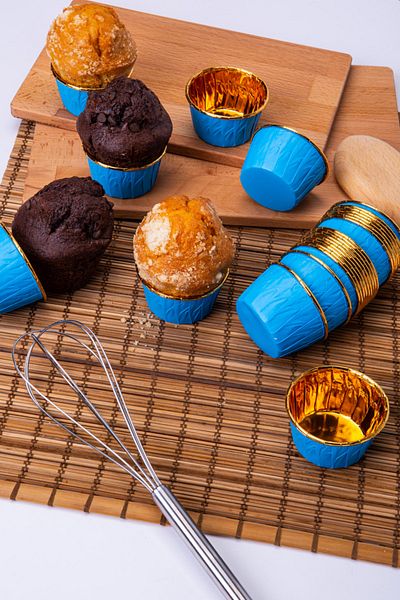 Huzur Party Store Blue Glossy Cardboard 25-Piece Cake Mold with Gold-Coated Edge that Does Not Scatter in the Oven 6.5x4 cm Muffin Cupcake