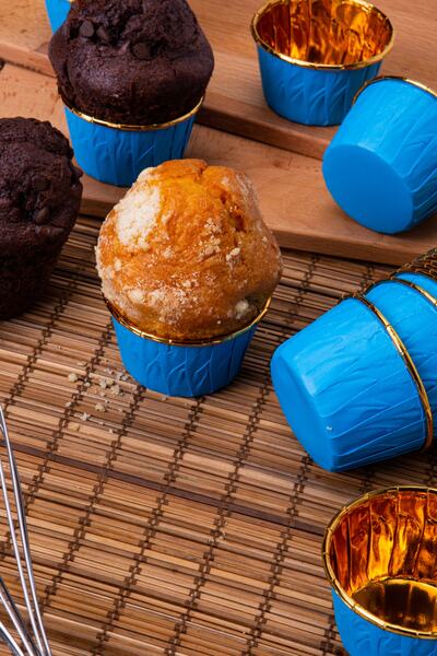 Huzur Party Store Blue Glossy Cardboard 25-Piece Cake Mold with Gold-Coated Edge that Does Not Scatter in the Oven 6.5x4 cm Muffin Cupcake