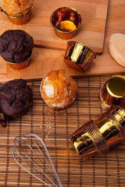 Huzur Party Store Gold Shiny Coating 25-Piece Cake Mold 6.5x4 cm Golden Yellow Muffin Cupcake Capsule
