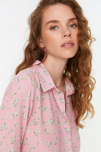 Trendyol Collection Rosa gewebte Bluse mit Blumenmuster TWOSS22BZ0459