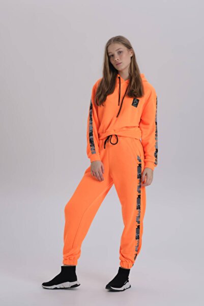 DAVID&GERENZO Σετ αθλητικής φόρμας Neon Orange Oversize με κουκούλα - Λεπτομέρεια ρίγες παραλλαγής