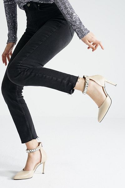 Mio Gusto Γυναικείο βραδινό φόρεμα Rosalie Beige Χρώμα Παπούτσια με τακούνι