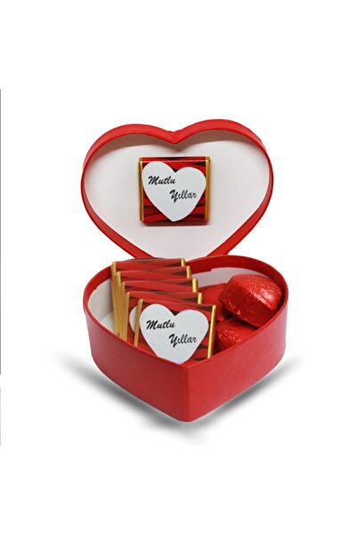 hediye diyarı Kırmızı Kalpli Kutu Ve Mutlu Yıllar Çikolataları