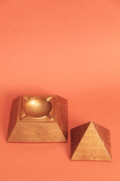 Esafe Home Covered Keops Pyramid Ashtray