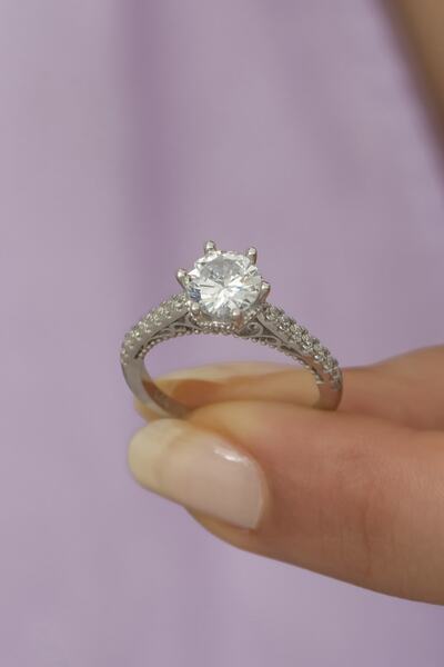 ALYANSEVİM Altı Tırnaklı Zirkon Taşlı Tektaş Gümüş Kadın Yüzük