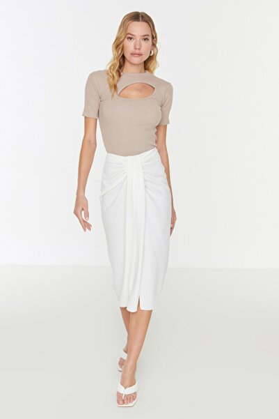 Trendyol Collection Mink Cut Out Λεπτομερής Εφαρμογή Crew Neck Crop με ριμπ ελαστική πλεκτή μπλούζα TWOSS22BZ0355