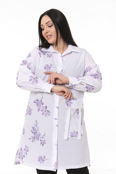 DISENTIS MODEST Cămașă tunică albă cu imprimeu floral liliac de mărime mare - cu clapă ornamentală de buzunar