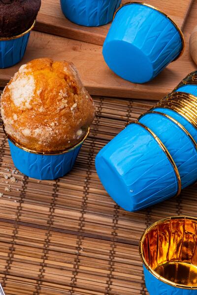 Huzur Party Store Blue Glossy Cardboard 25-Piece Cake Mold with Gold-Coated Edge that Does Not Scatter in the Oven 6.5x4 cm Muffin Cupcake