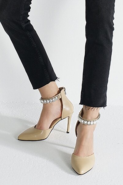 Mio Gusto Dámské večerní šaty na podpatku v béžové barvě Rosalie