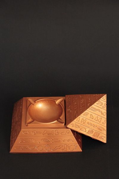 Esafe Home Covered Keops Pyramid Ashtray