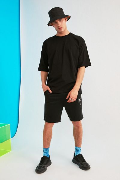 Trendyol Collection Μαύρο μπλουζάκι Oversize/Wide Cut με κοντό μανίκι με στάμπα 100% βαμβάκι TMNSS21TS0617
