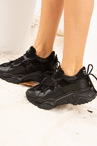 Fox Shoes Чорні жіночі кросівки на товстій підошві J820022209