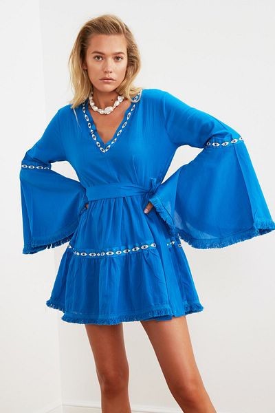 Trendyol Collection Mini-Strandkleid aus 100 % Baumwolle mit Sax-Gürtel und gewebtem Band TBESS21EL1253