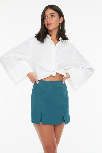 Trendyol Collection Tmavě zelená s dvojitým rozparkem Zelená super mini tkané šortky sukně TWOSS20SR0364