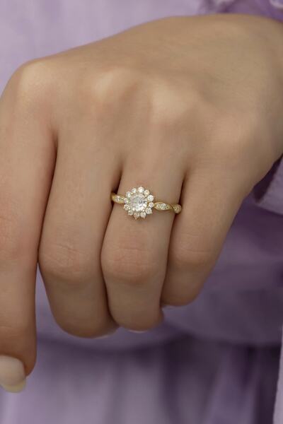 ALYANSEVİM Altın Kaplama Papatya Motifli Tektaş Gümüş Kadın Yüzük