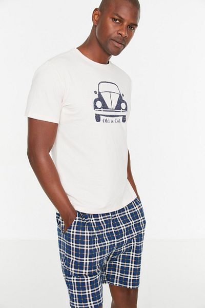 Trendyol Collection Beiges Pyjama-Set mit Shorts und Print in normaler Passform THMSS21PT0329