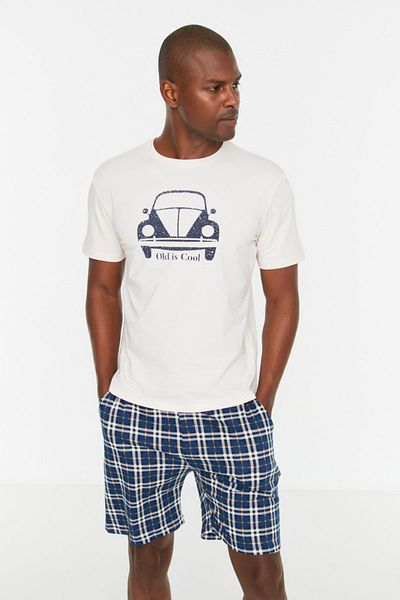 Trendyol Collection Beiges Pyjama-Set mit Shorts und Print in normaler Passform THMSS21PT0329