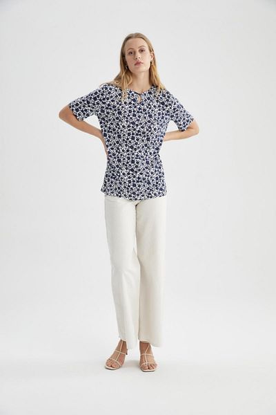 DeFacto Tricou tradițional cu mânecă cu imprimeu floral, cu decolteu rotund, cu croiala normală