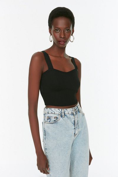 Trendyol Collection TWOSS22BZ1105 Modell Schwarze Strickbluse
