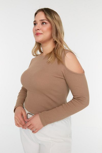 Trendyol Curve Mink Crew Neck Cutout Detailed Knitted Blouse TBBSS22AF0045