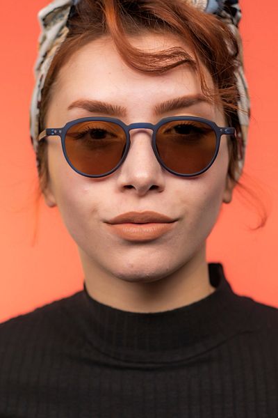 Focus On نظارة شمسية مستقطبة باللون الأزرق الداكن والبني من ويلسون مات