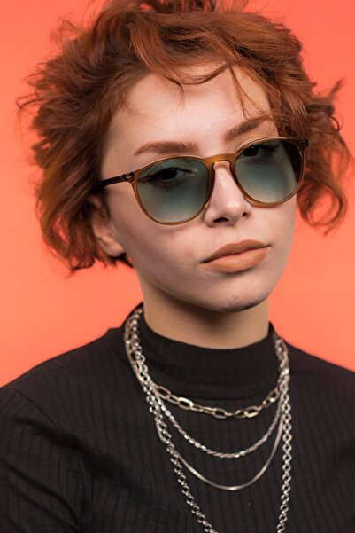 Focus On إيريكا كابتشينو النظارات الشمسية