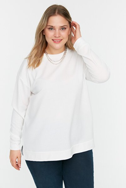 Trendyol Curve Ecrufarbenes, dünnes Strick-Sweatshirt mit Schlitz und Details TBSSS22SW0172