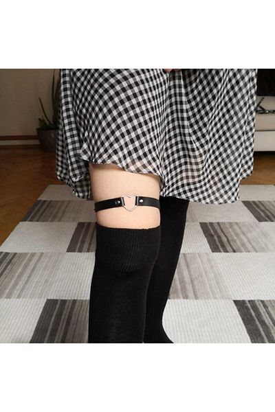 Touz Gothic Leg Belt with Heart Ring