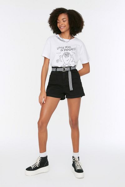 Trendyol Collection Černé džínové šortky s elastickým pasem TWOSS20SR0186