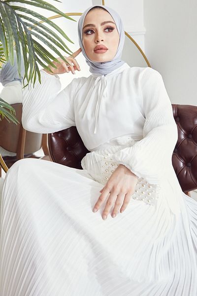 InStyle Rochie Hijab din șifon plisat cu mâneci Asel - Albă
