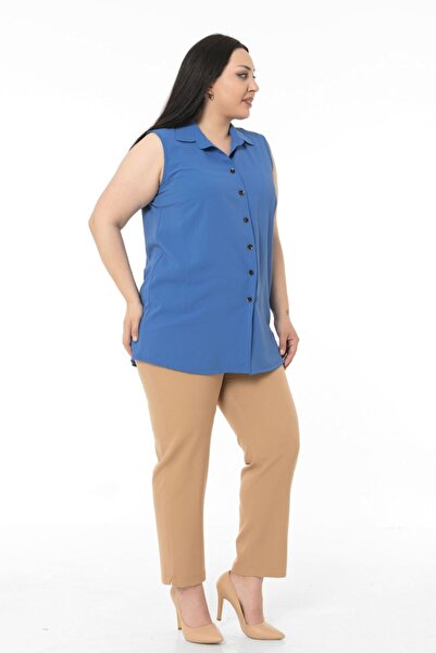 DISENTIS MODEST Marime Plus - Cămașă Indigo fără mâneci cu guler de cămașă și detaliu cu nasturi