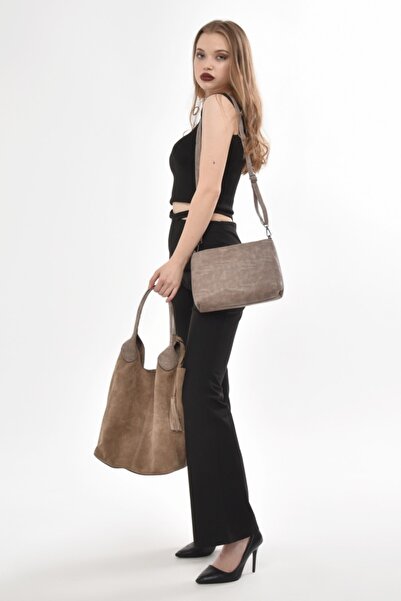 Ysmn حقيبة كتف نسائية من الجلد الطبيعي من جلد الغزال مزينة بشرابة من فرو المنك Yc011969DSU