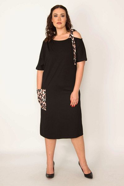Şans Schwarzes Damenkleid in Übergröße mit Trägern und Taschendetails 65n32014