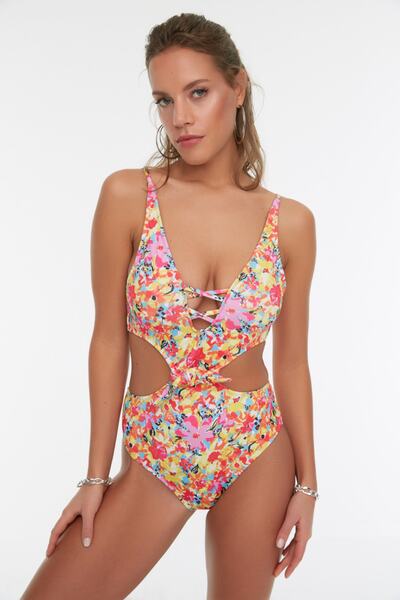 Trendyol Collection Detailní plavky s květinovým vzorem TBESS22MA0201