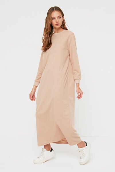 Trendyol Modest Μπεζ Πλεκτό Φόρεμα με λαιμόκοψη TCTSS22EB0016