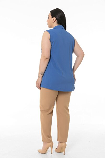 DISENTIS MODEST Marime Plus - Cămașă Indigo fără mâneci cu guler de cămașă și detaliu cu nasturi