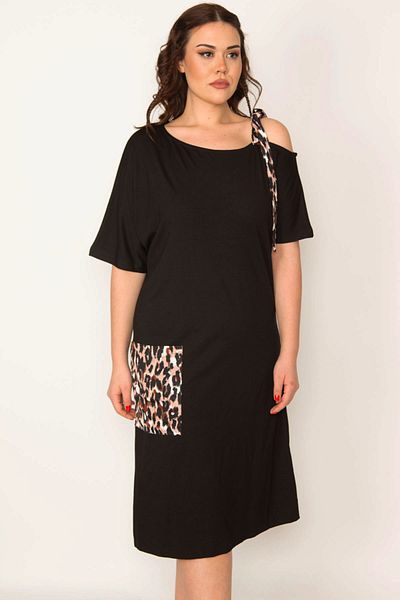 Şans Schwarzes Damenkleid in Übergröße mit Trägern und Taschendetails 65n32014