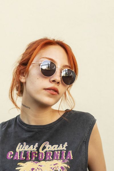 Focus On Eyewear نظارات شمسية ذهبية مستديرة