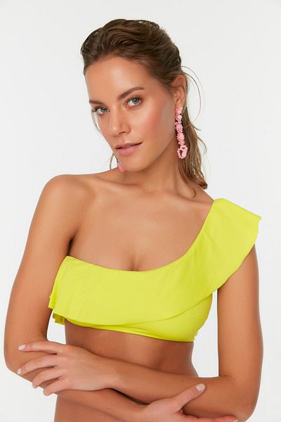 Trendyol Collection Grünes Volant-One-Shoulder-Bikinioberteil TBESS21BU0039