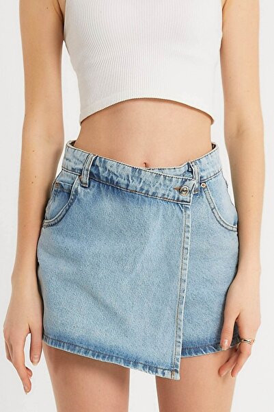 fehika Kadın Acık Mavi Denim Kot Şort Asimetrik Kapamalı Fermuarlı Jeans Şort Etek / Bermuda