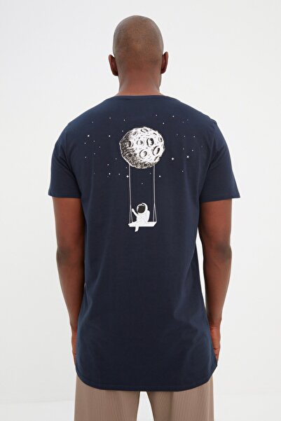 Trendyol Collection Granatowa męska koszulka o długim kroju, z okrągłym dekol...