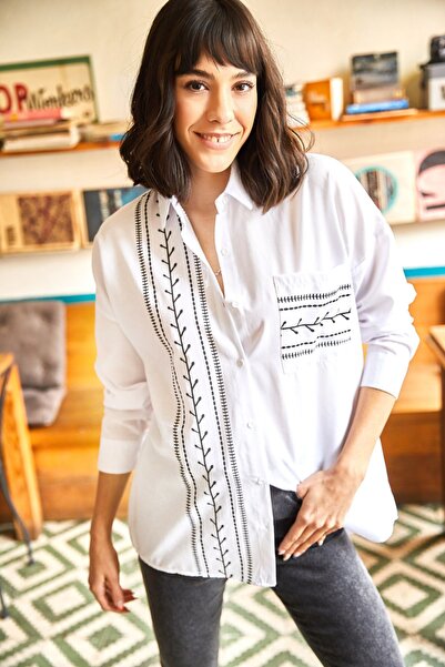 Olalook Női fehér zsebes részletes nyomtatott szőtt ing GML-19000985