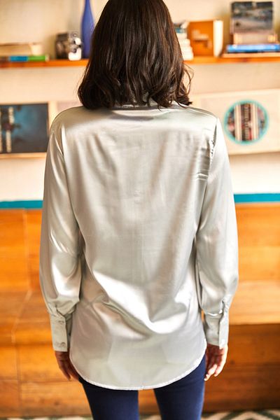 Olalook Damenhemd aus gewebtem Satin mit silberner Manschette und detailliertem Muster GML-19000984