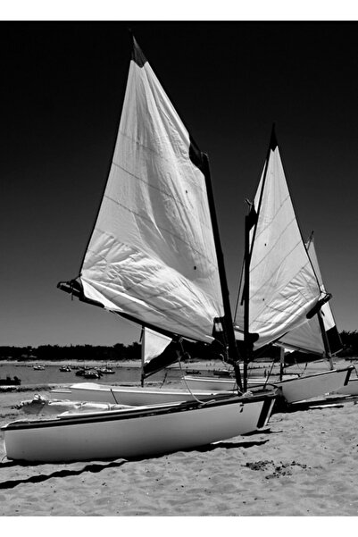 Universal Черно-бели лодки, паркирани на плажа, картина, дървен плакат, декор...