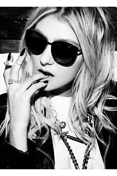 Universal Taylor Momsen Bw Ξύλινη Αφίσα Ζωγραφικής Διακοσμητική